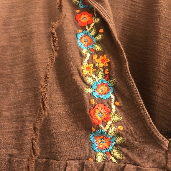 ✨3/$20✨Free People embroidered neckline top 🌺🌸🌼 - Picture 2 of 4